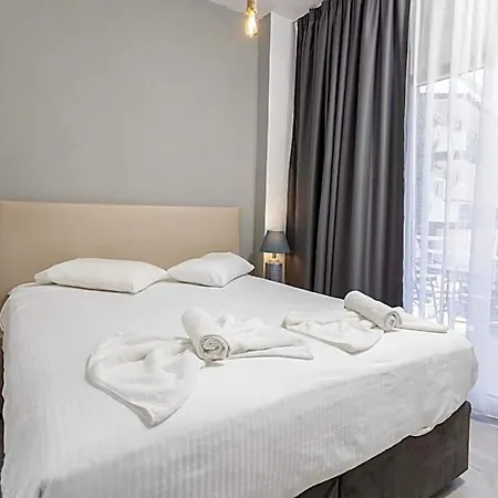 Hotel Jenny, Siviri